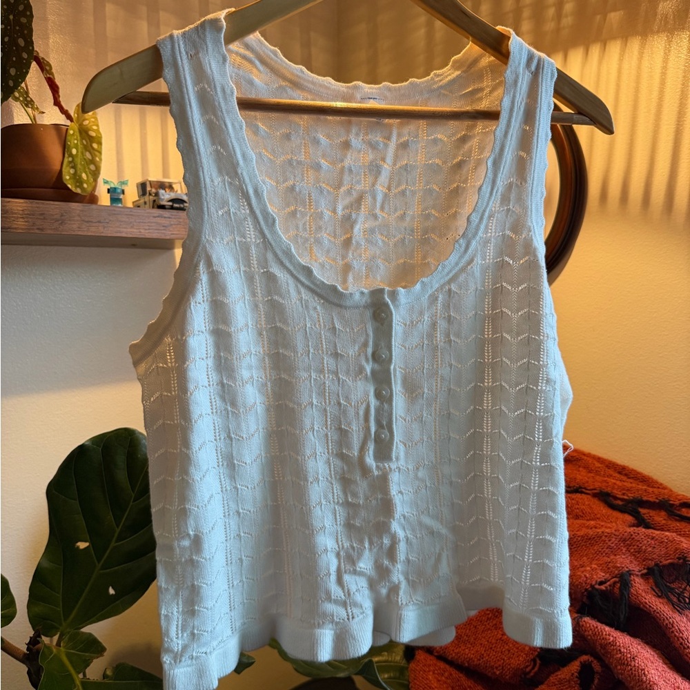 Old Navy White Knit Scoop-Neck Tank